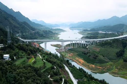 Xiangyang Main Bridge of Section V of Nandan-Tiane Expressway in Guangxi